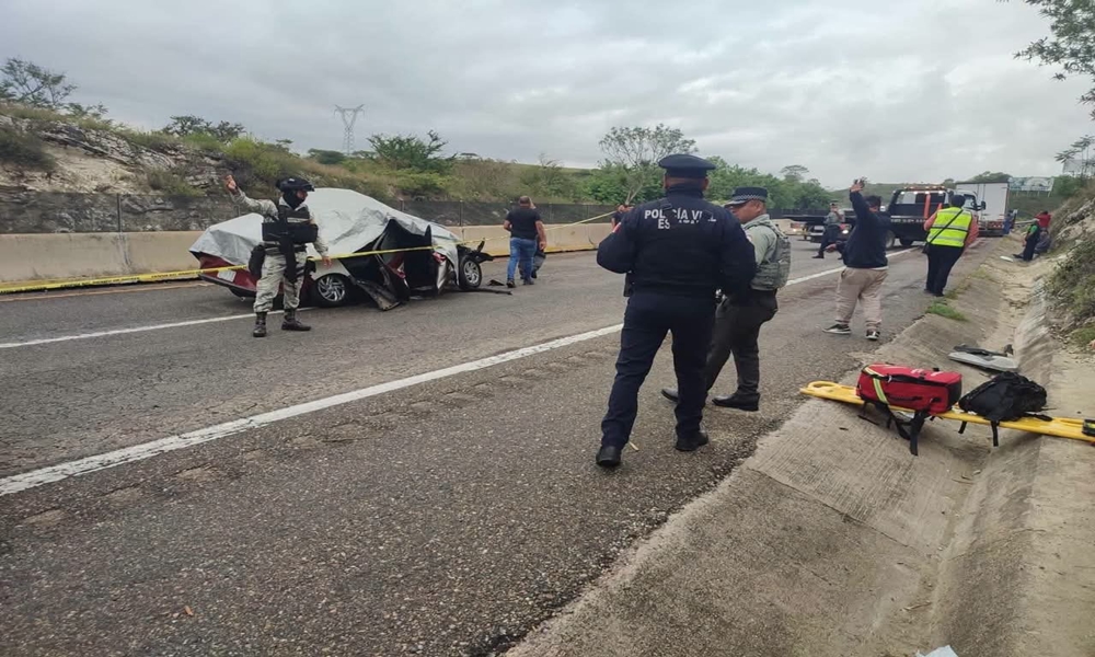 Mujer fallecida y 4 lesionados deja choque camioneta vs taxi en la ...